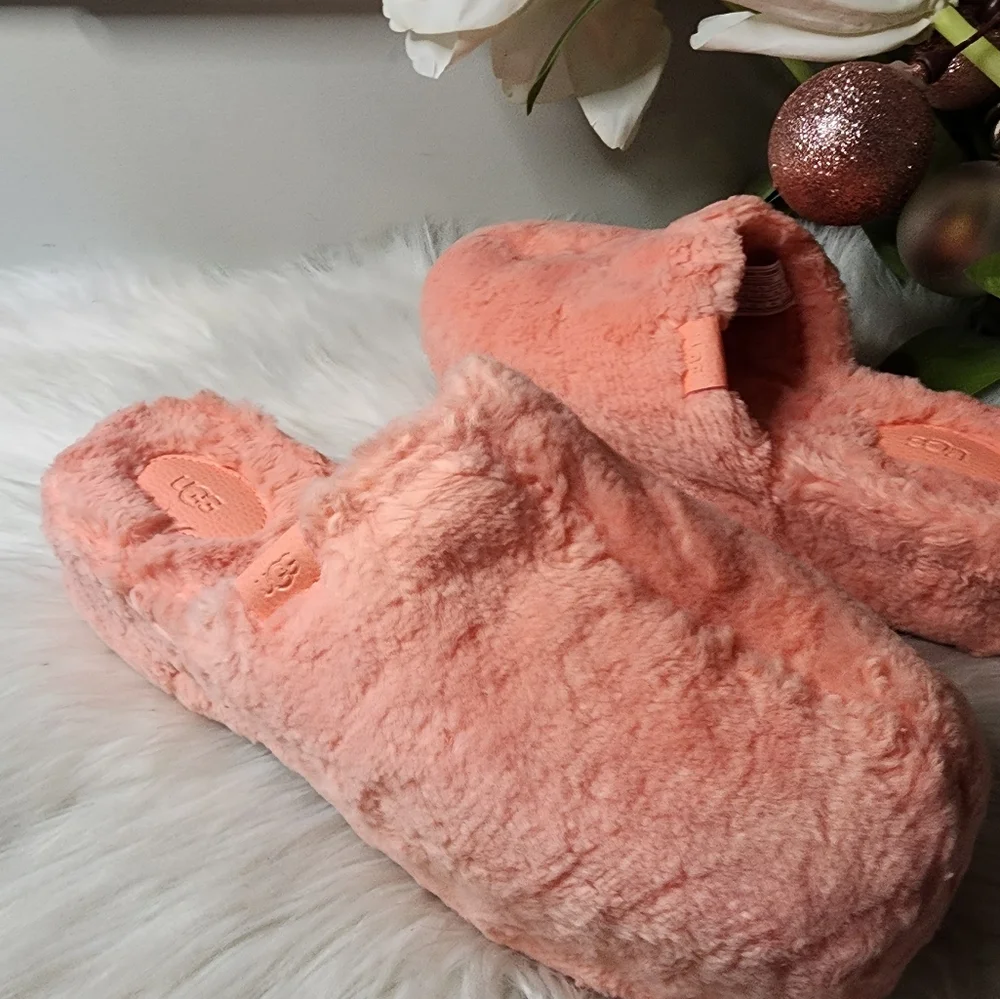 UGG women fuzz